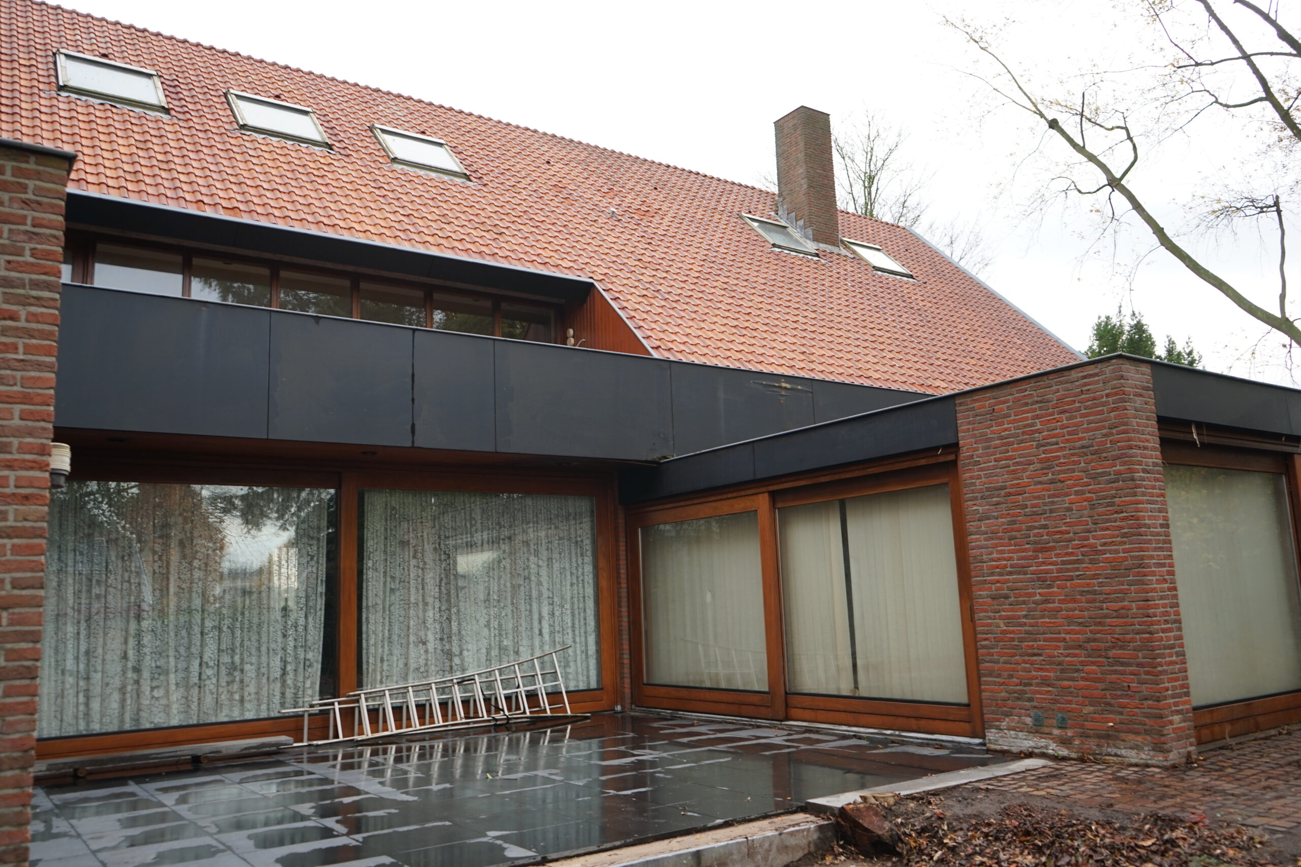 Dak reinigen in Munstergeleen — vóór de werkzaamheden
