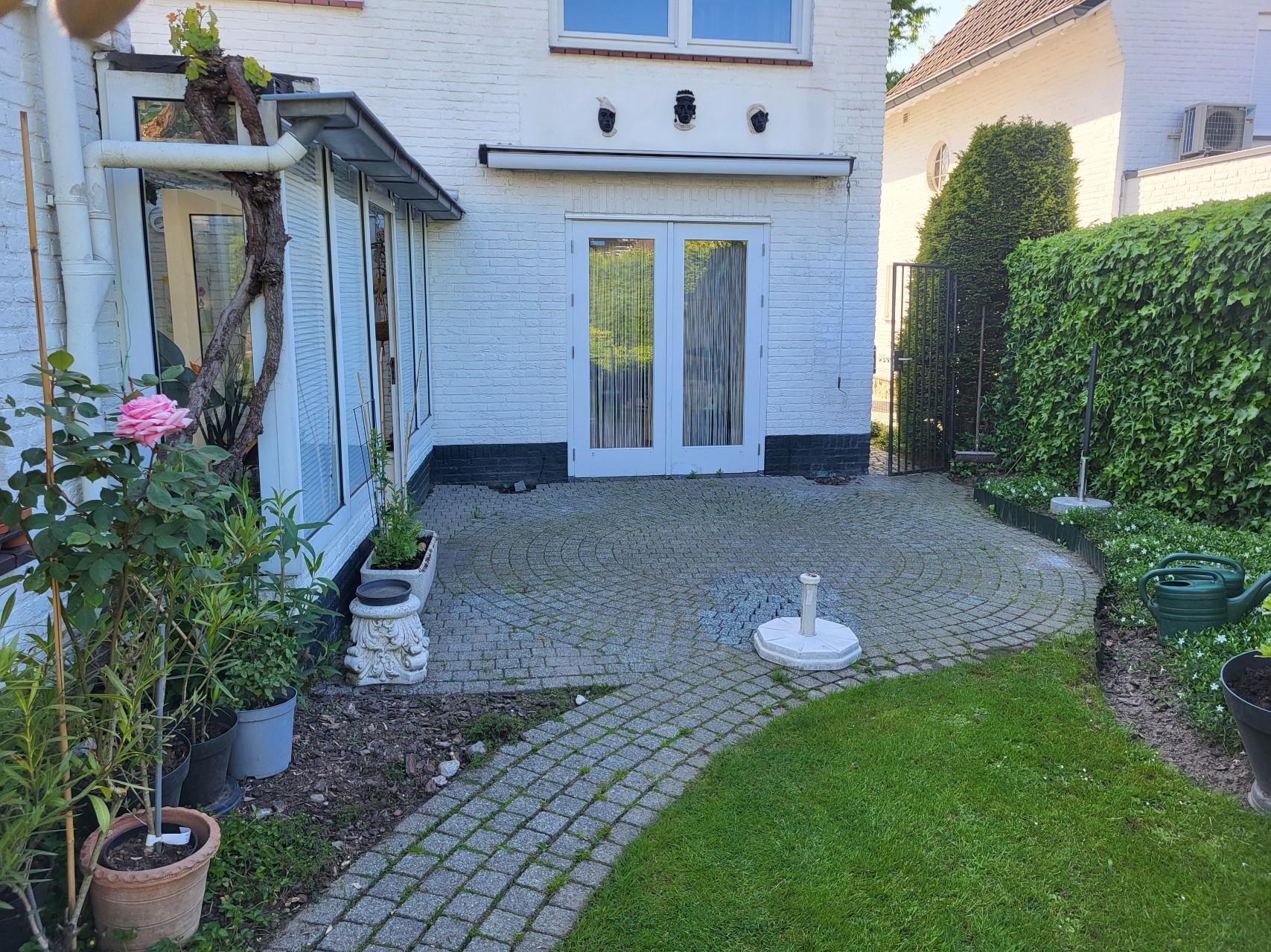 Bestrating reinigen in Geleen — vóór de werkzaamheden