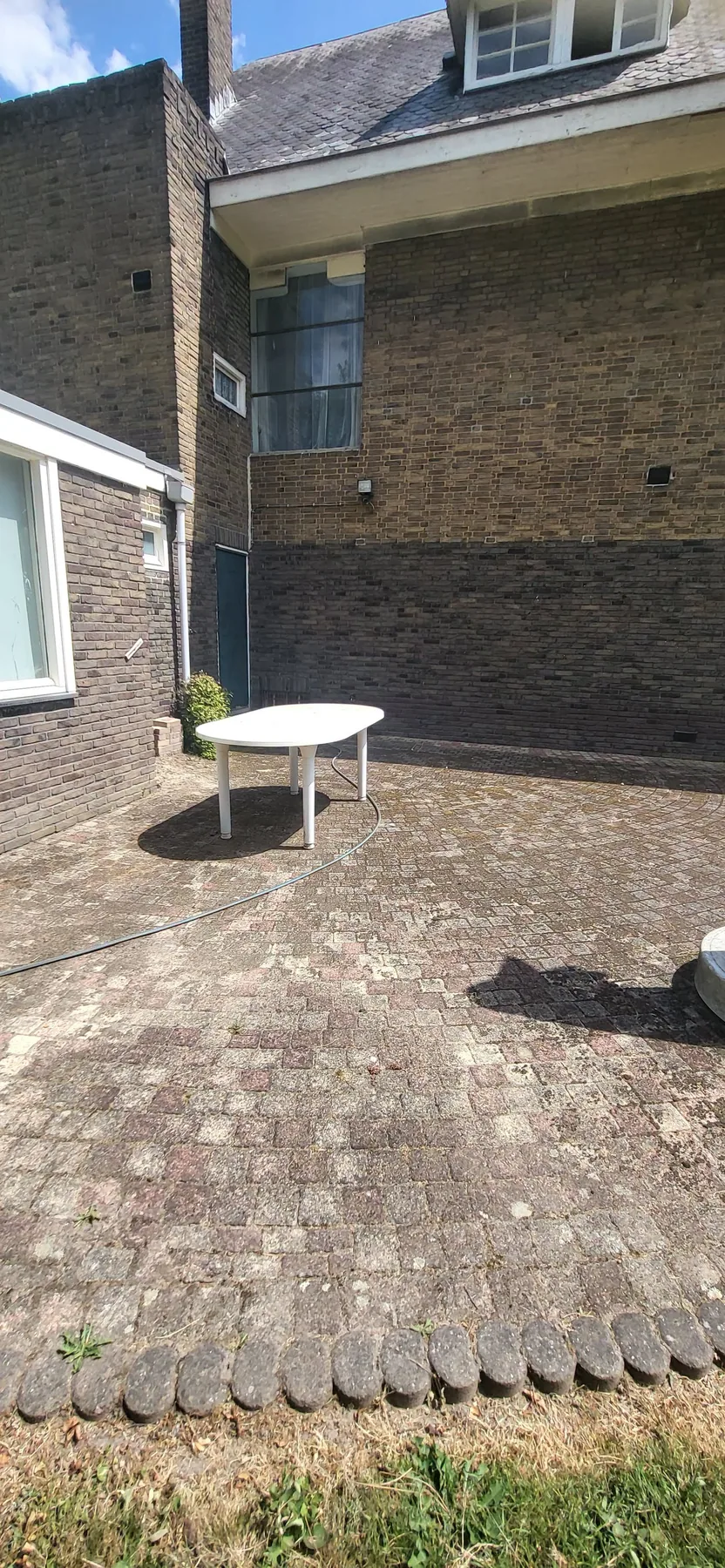 Bestrating Sittard – terras vanuit tweede hoek voor reiniging