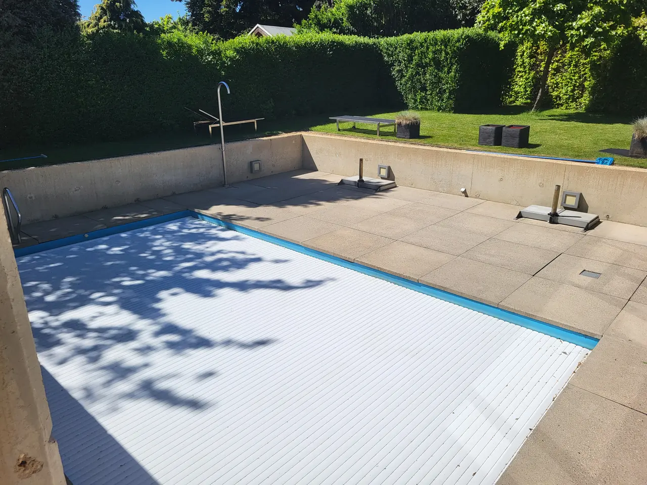 Zwembadterras in Geleen na professionele reiniging